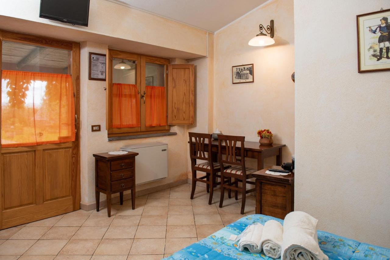 Agriturismo Nuragh'Elighe Sindia Ngoại thất bức ảnh